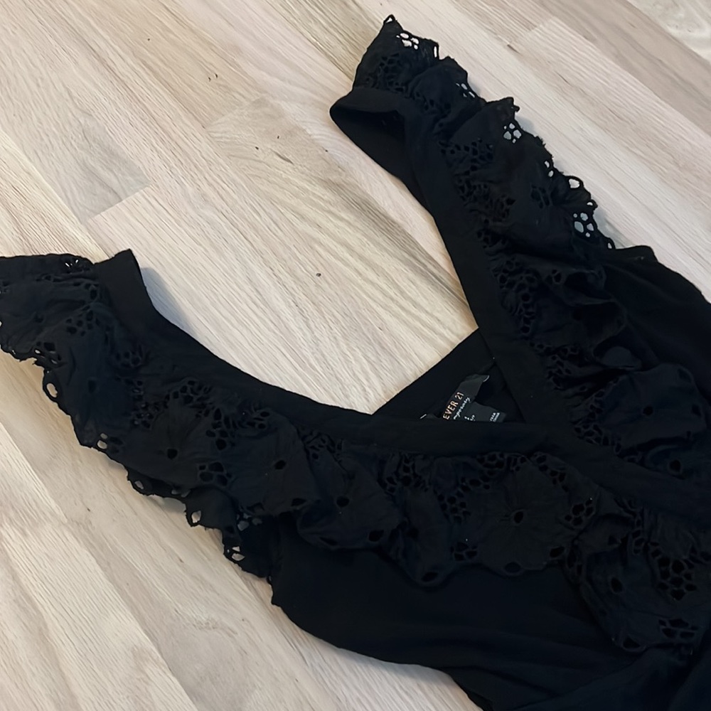 Forever 21 deep V ruffle strap bodysuit never worn Small